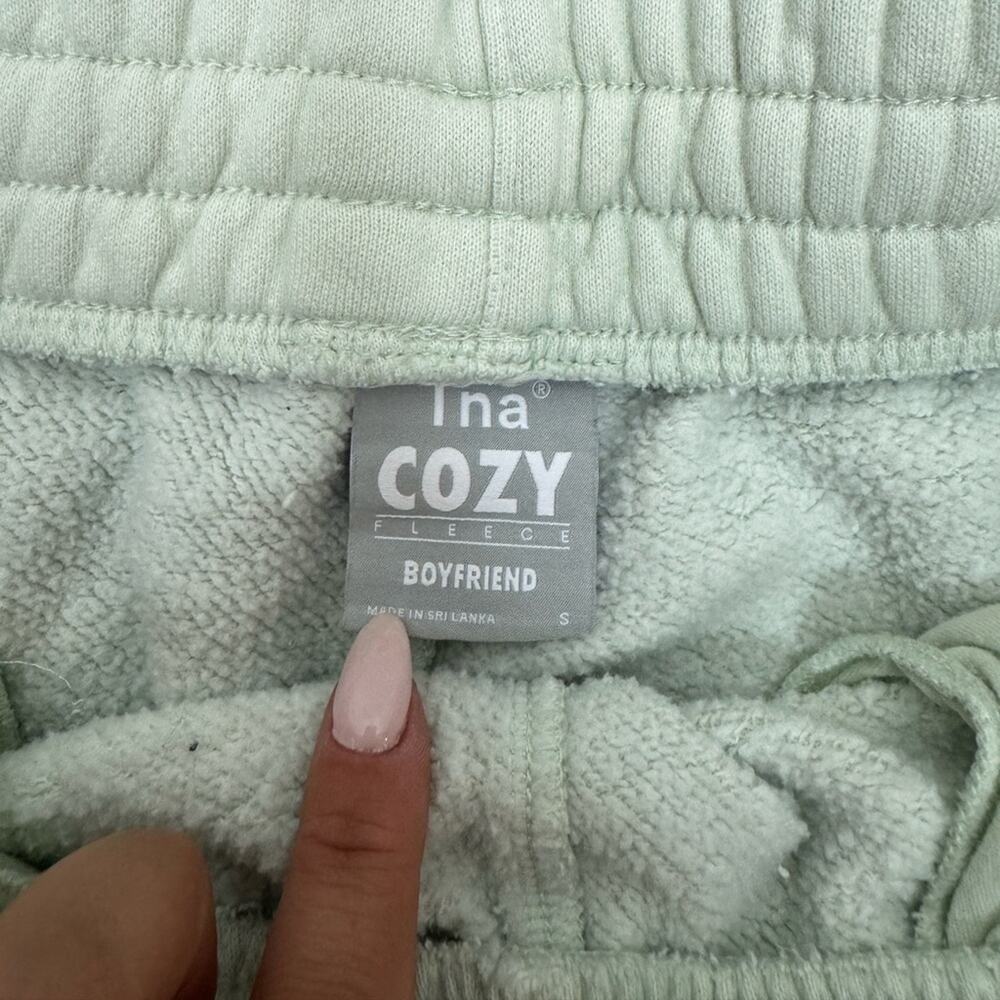 Aritzia TNA Cozy Sweat Fleece Boyfriend 5” Mid Thigh Shorts Mint Size Small - Picture 9 of 10